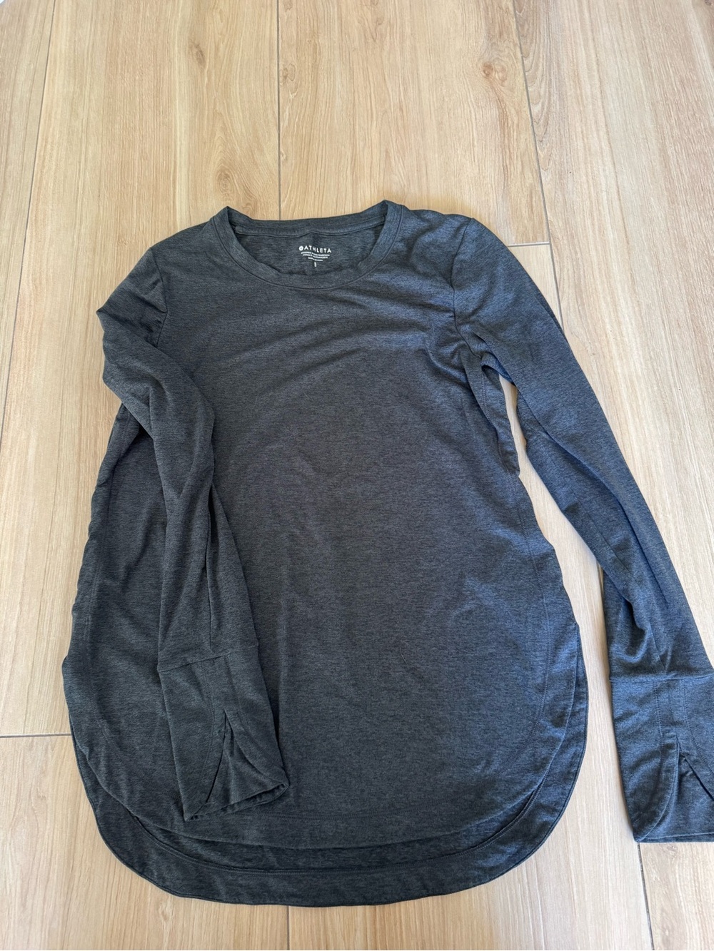 Athleta Women's Charcoal Long-Sleeve tee, Size S. Perfect with leggings!